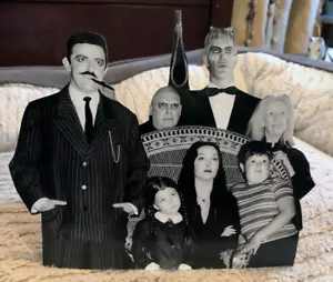 The Addams Family Cast TV Show Figur Tischplatte Display Standadee 8" lang B & W - Bild 1 von 2