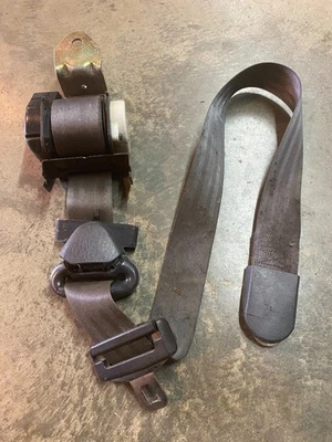 96-98 1997 Jeep Grand Cherokee pasajero derecho cinturón de seguridad delantero retractor gris Foto 1 de 4