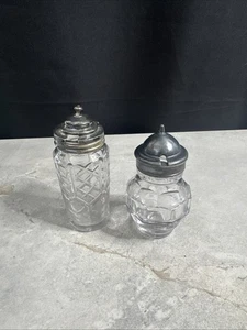 Juego de 2 tarros de condimentos de vidrio de corte temprano flores grabadas corte octágono de 4,5" - Imagen 1 de 20