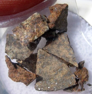 Fragmentos de meteorito NWA 10337 1,78 gramos (clase H6) viene con certificado de autenticidad - Imagen 1 de 1