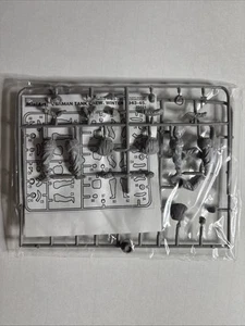 MiniArt # 35021 German Tank Crew (Winter Uniforms) 1943-45 1/35 Scale Model Kit - Picture 1 of 2