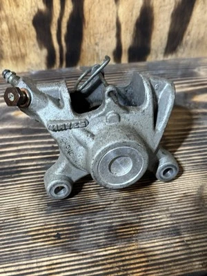 07-08 Pinza de freno de chasis Polaris 700 Dragon IQ con pastillas 2202742 RMK Foto 1 de 4