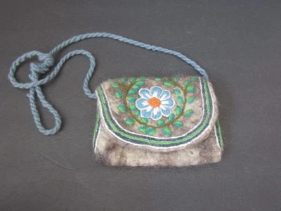 Vintage Handmade Wool Fleece Felt Embroidered Cross Body Bag Purse Yarn Handle - Image 1 of 4