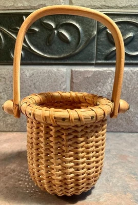 Винтажная Мини Корзина Нантакет с Качающейся Ручкой Отличное состояние товара! - Изображение 1 из 4