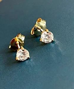 0.70ct Solitaire Diamond Earrings 18ct in Yellow Gold Studs 3 Claw Set Martini - Picture 1 of 7