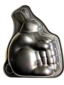 Nuevo pastel de conejito Nordic Ware con cesta 3D grande 12" bandeja para hornear - Imagen 1 de 4