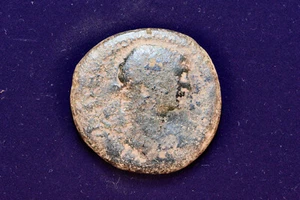 Ancient Roman Sestertius bronze coin circa.100-300AD K4 - Picture 1 of 3