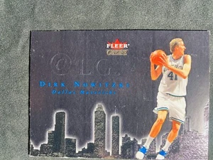 Tarjeta de baloncesto Fleer 2001 genuina #2 Dirk Nowitzki casi nueva-como nueva de la NBA - Imagen 1 de 1
