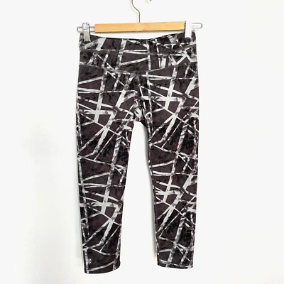 Leggings Athleta Feminina XS Floral Geo Sonar Capri Cinza Preta Bolso com Zíper - Imagem 1 de 4