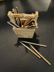 Cesta de madera en miniatura - Imagen 1 de 6
