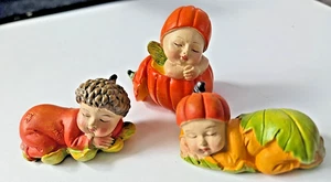 3 Miniatur Babys schlafend in Kürbissen Puppenhaus, Terrarien, Feengärten - Bild 1 von 4