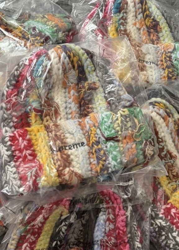 Gorro Supreme atado a mano multicolor Foto 1 de 2