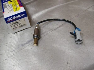 GM1) GM General Motors Genuine OEM Oxygen Sensor 213-3528 - Picture 1 of 1