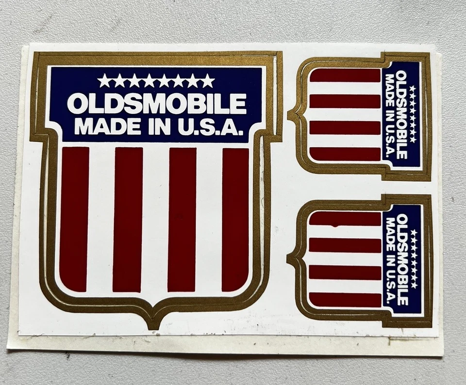 老式OLDSMOBILE美国制造盾牌窗贴花贴纸(全新旧库存) — 第 1/3 张图片