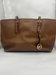MICHAEL KORS GRANDE DOS ASAS MONEDERO BOLSO DE MANO MARRÓN CARAMELO CON TONO DORADO - Imagen 1 de 12