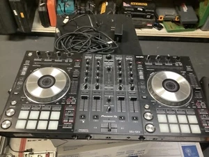 Pioneer DDJ-SX3 Performance DJ Controller - Picture 1 of 3