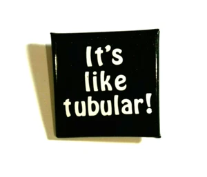 "It's Like Tubular!" Quadratische schwarz-weiße Vintage Pinback/Knopf/Abzeichen/Anstecknadel - Bild 1 von 2