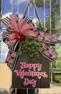 "Happy Valentine’s Day” Large Wooden Door Sign, Valentines Day Wooden Wreath - Picture 1 of 7