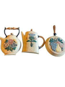 Vintage set di 3 1995 Homeco Burwood cucina parete arte fiore teiera caffettiera - Foto 1 di 6