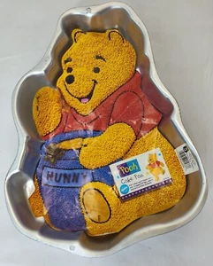 ✅🐻VTH Wilton Disney Winnie the Pooh Party Cake Pan 1995 2105-3000 Honey📸SEE📸 - Picture 1 of 10