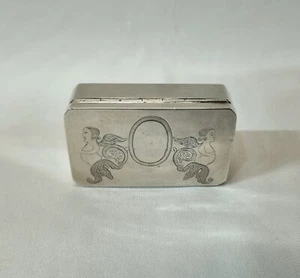 Unusual 18th Century silver snuff box of Continental origin weighing 57g. - Picture 1 of 13