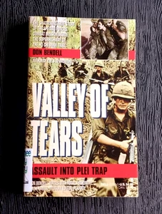 VALLEY OF TEARS ASSAULT INTO PLEI TRAP DON BENDELL PAPERBACK BOOK 1993 - Imagen 1 de 2