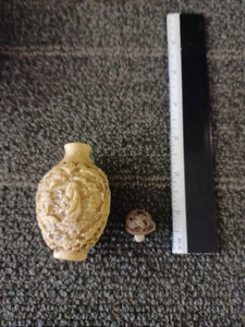 Vintage Chinese Carved Snuff Bottle - Picture 1 of 3