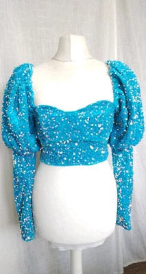 8, Boohoo, Top corto de terciopelo con lentejuelas azules cuello corazón, manga larga hinchada, fiesta Foto 1 de 4