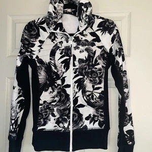 Lululemon Zip Sweater Calm & Cozy Jacket Brisk Bloom Black White Floral Sz.4 EUC - Picture 1 of 5