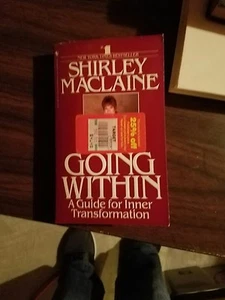 Going Within: A Guide for Inner Transformation von Shirley MacLaine (1989) - Bild 1 von 2