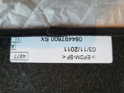 Alfombrilla Ferrari FF (USA) OEM, trasera izquierda, negra, completa con botón Foto 1 de 3