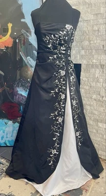 blondie nites Coquette Y2K Prom Black And White  Ball Gown Embellished Size 11 - Image 1 of 4