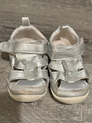 Munchkin by Stride Rite Dress Girl Size 4 Baby Silver Self Fasten Butterfly - Image 1 of 4