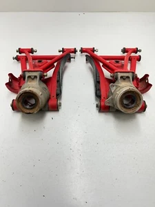 04 2004 Polaris Sportsman 500 HO 4x4 OEM Red A Arms Hub Control Knuckle Spindle - Foto 1 di 7