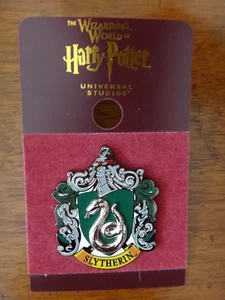 Universal Studios Wizarding World of Harry Potter Pin - Slytherin Crest - NEW - Picture 1 of 2