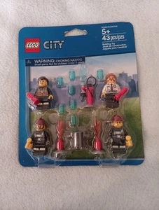 New LEGO City 850618 Firefighter Fire Chief Captain Accessories Factory Sealed - Picture 1 of 3