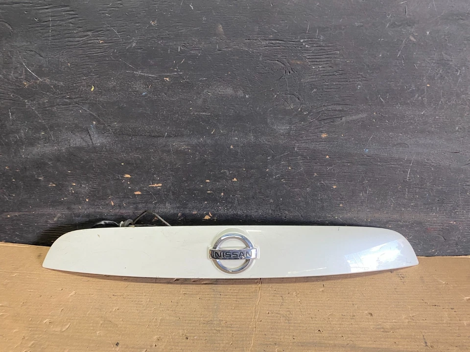 2011 to 2014 Nissan Juke Liftgate Hatch Finish Panel With Camera OEM r2299 DG - Image 1 of 4