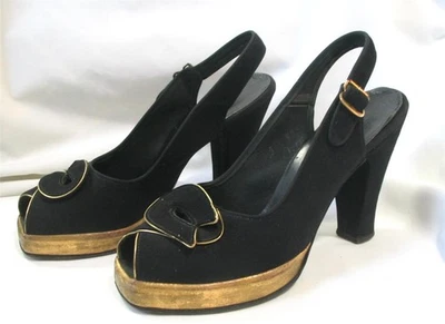 FABULOSA DÉCADA DE 1940 ~ GAMUZA NEGRA Y CUERO DORADO ~ TACONES CON PLATAFORMA PEEPTOE ~ 6.5B Foto 1 de 4