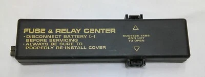 1999 CHRYSLER LHS FUSE RELAY COVER LID 04760134AB  B2 - Image 1 of 2