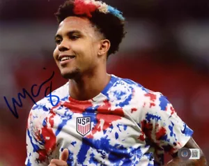 WESTON MCKENNIE SIGNED AUTOGRAPHED 8x10 PHOTO TEAM USA SOCCER HERO BECKETT BAS - Picture 1 of 2