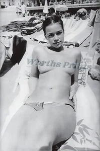 Retrato de playa Valerie Kaprisky blanco y negro 1984 #2 impresión varias opciones - Imagen 1 de 5