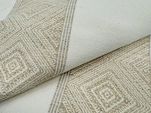 Manuel Canovas gebänderter Diamantstreifen Polsterstoff - Taya/Beige 0,75 Yards 4878/02 - Bild 1 von 3