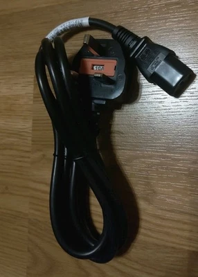 I-Sheng Netzkabel mit einem englischen Stecker (Typ G)IEC-C13-Stecker 10A - Bild 1 von 2