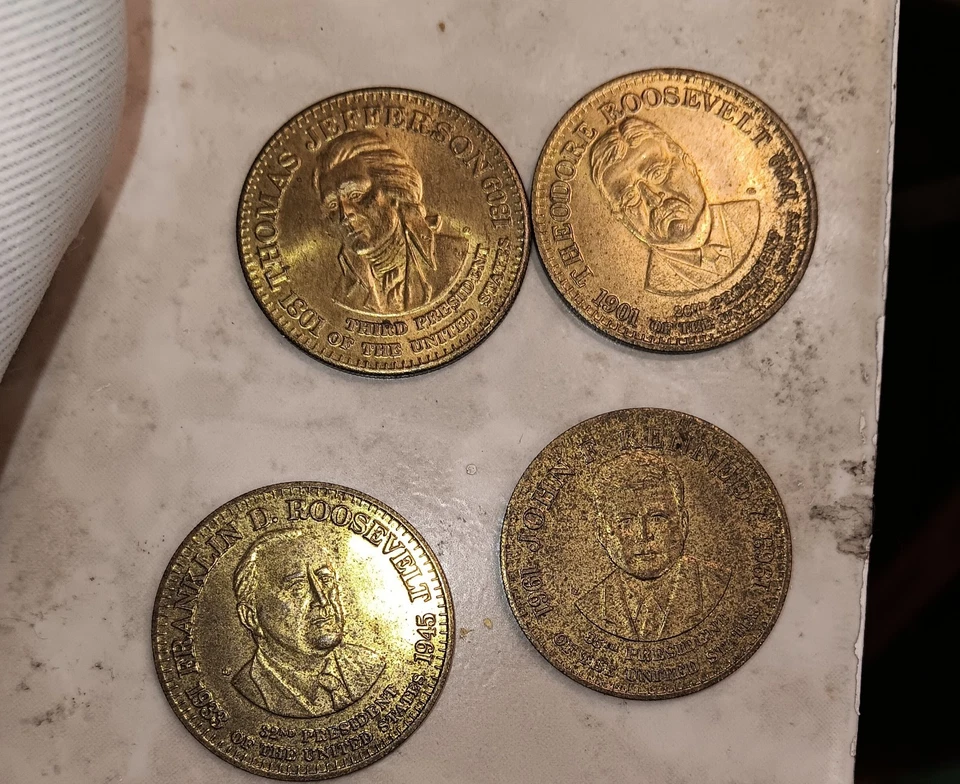 Vintage Lot of 4 Shell Oil Co Presidential Commemorative Coins FDR JFK Jefferson - Image 1 of 4