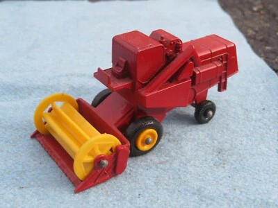 Vintage Matchbox Lesney #65 Claas Combine Harvester Issued 1967 ~ England ~ Red - Image 1 of 4