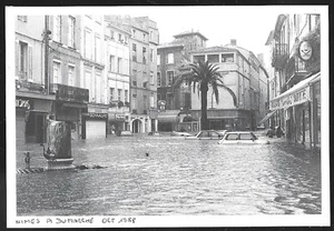 1989  --  NIMES . OCTOBRE 1988 . PLACE DU MARCHE . 3Z966 - Picture 1 of 1