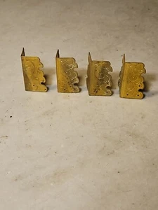 4 antichi armadietto ottone ornato inciso finiture angolari armadio cassetta attrezzi gioielli - Foto 1 di 5