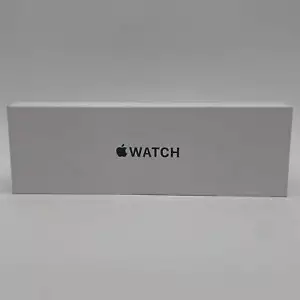 Apple Watch SE 2e génération GPS uniquement neuf 40 mm minuit aluminium bracelet sport minuit - Photo 1 sur 8
