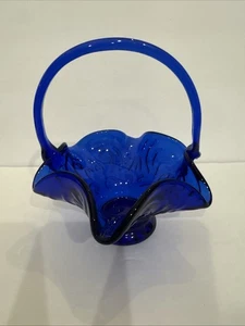 Vintage mundgeblasener kobaltblauer Glaskorb/Schmuckschale 7” x 5,5” - Bild 1 von 4