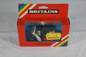1980 Britains #9673 1:32 Police Motorcycle with Rider - Picture 1 of 6
